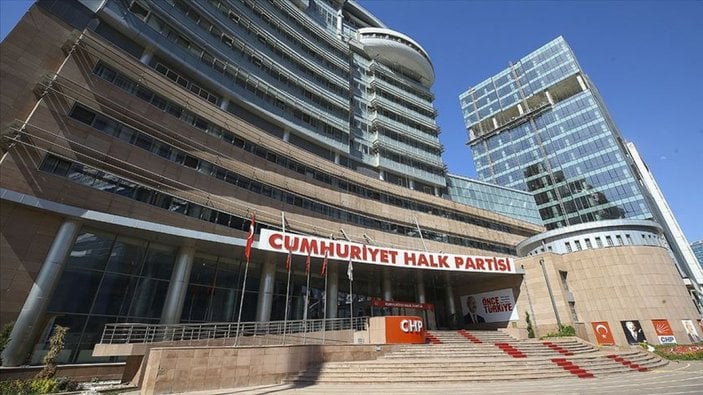 CHP'de muhalif gruplar, partinin sağa doğru kaymasını eleştirdi