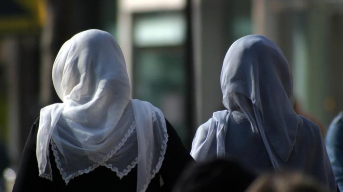 Fransa’da Müslümanları hedef alan yasa tasarısı yeniden gündemde
