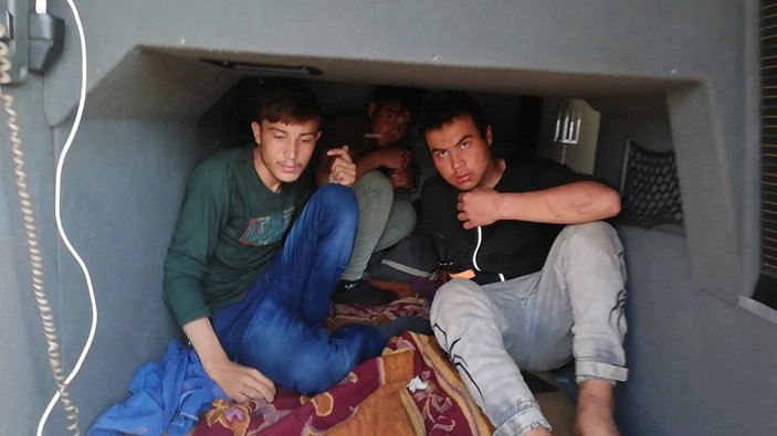Osmaniye’de otobüsün bagajından 12 kaçak göçmen çıktı