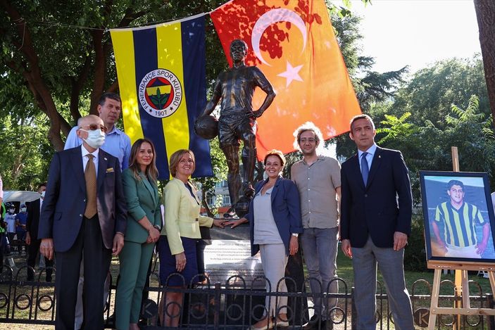 Kadıköy'de Can Bartu'nun heykeli dikildi