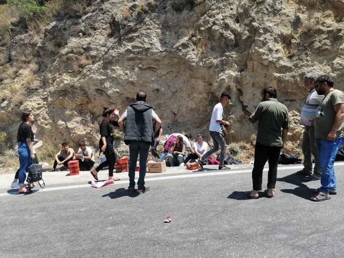 Mersin’de yolcu otobüsü tırla çarpıştı: 15 yaralı