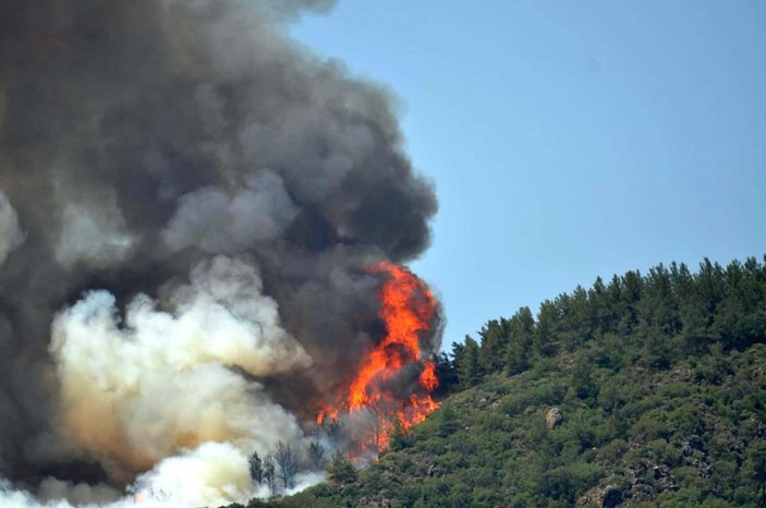 Marmaris'teki orman yangınını İHA tespit etti