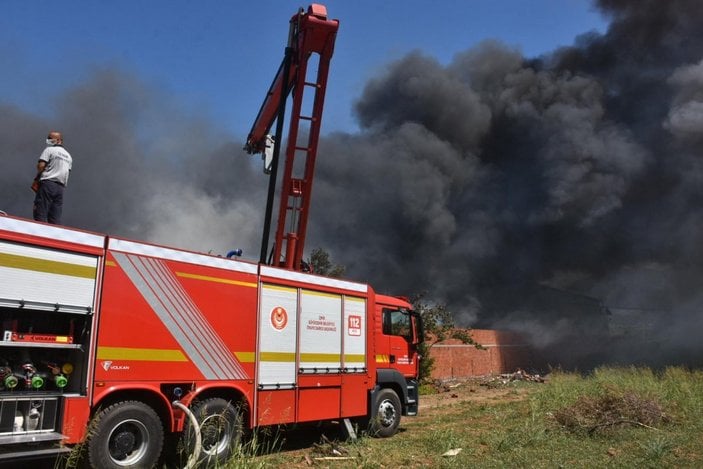 İzmir’de geri dönüşüm fabrikasında yangın