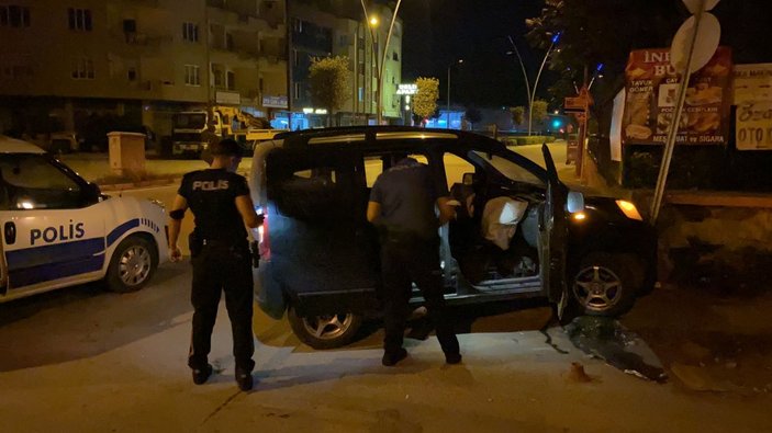 Bursa'da polisin dur ihtarına uymadı, mezarlık duvarına çarptı