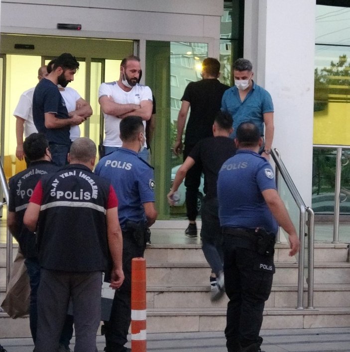 İzmir'de husumetliler arasında silahlı kavga: 1 ölü