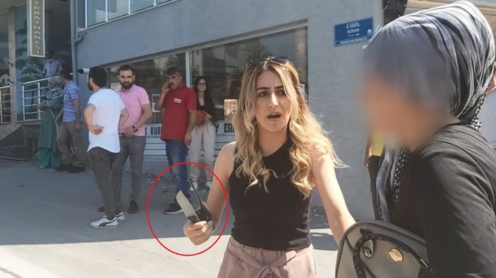 Bursa'da kadına bıçaklı şiddeti DHA muhabiri önledi