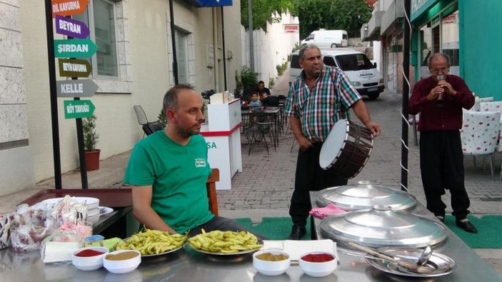 Adana'daki şırdancı esnafından kısıtlamaya davul zurnalı veda