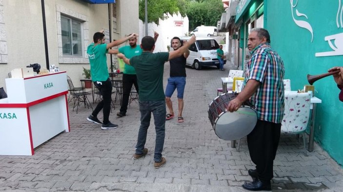 Adana'daki şırdancı esnafından kısıtlamaya davul zurnalı veda