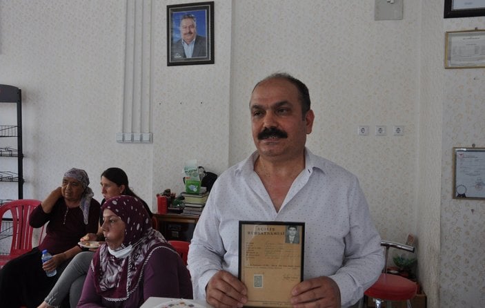 Gaziantep'te emekli olan bakkal, iş yerini düğün havasında kapattı