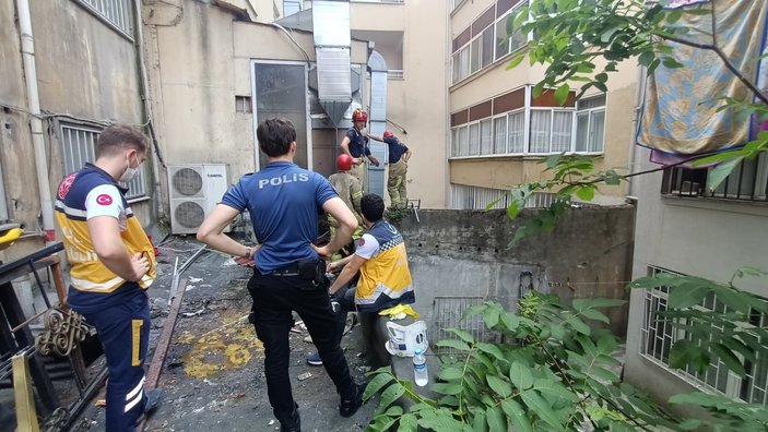 İstanbul'da alacaklılarını dolandırmak isterken apartman boşluğuna düştü