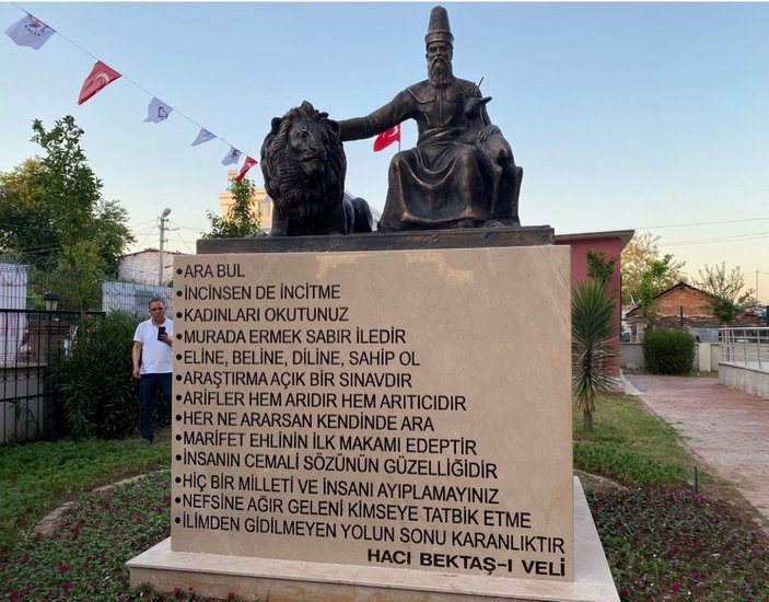 CHP'li Muratpaşa Belediyesi'nden Hacı Bektaş Veli heykeli