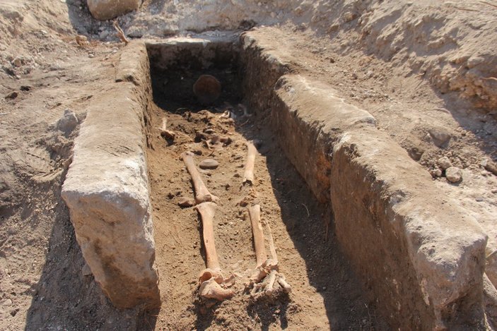 Adıyaman’da bin yıllık erkek iskeleti bulundu