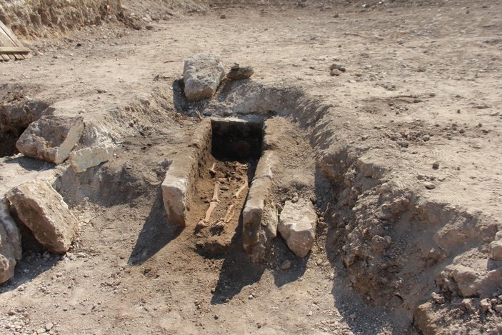 Adıyaman’da bin yıllık erkek iskeleti bulundu