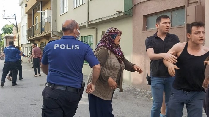 Bursa’da komşuların bıçaklı park yeri kavgası: 9 yaralı