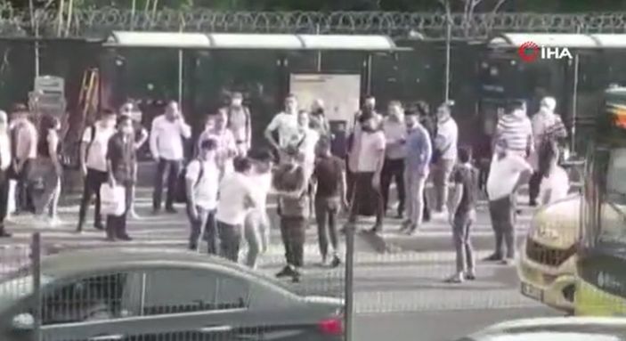 E-5’te sürücülerin kavga ettiği anlar kamerada