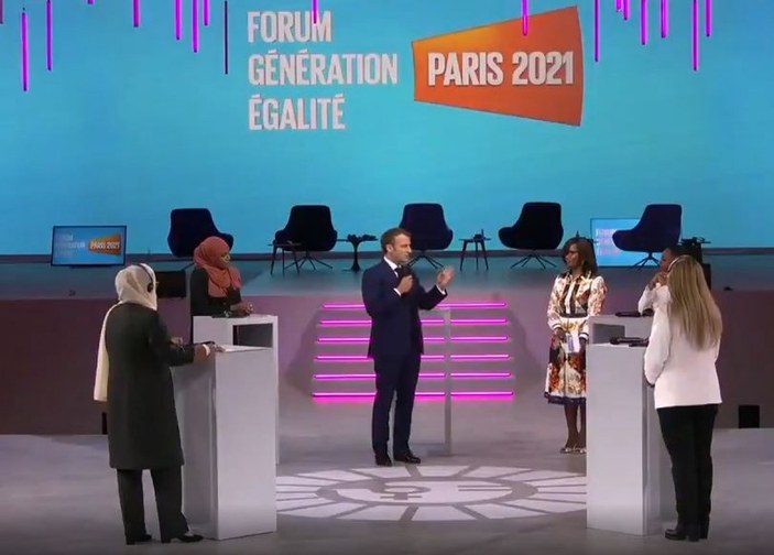 Emmanuel Macron, canlı yayına başörtülüleri çıkardı