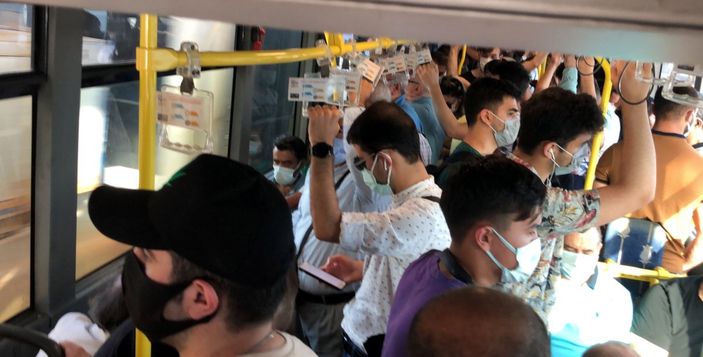d Metrobüs de İstanbul trafiği de 'normale' döndü