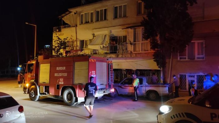 Burdur'da yabancı uyruklu kişilerin yaşadığı evde yangın