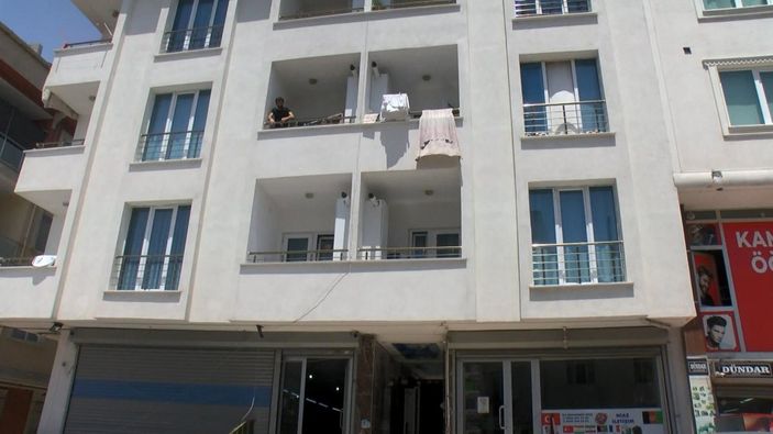 Esenyurt’ta apartmana giren hırsızlar, su sayaçlarını çaldı