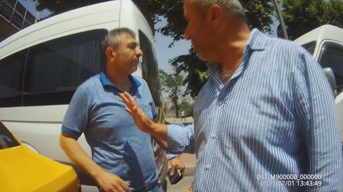 Fatih'te iki taksici sopalarla birbirine saldırdı