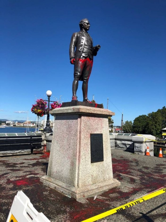 Kanada'da Kaptan James Cook heykeli yerinden söküldü