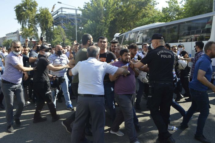 d Adıyaman'da tütüncüler ve polis arasında arbede