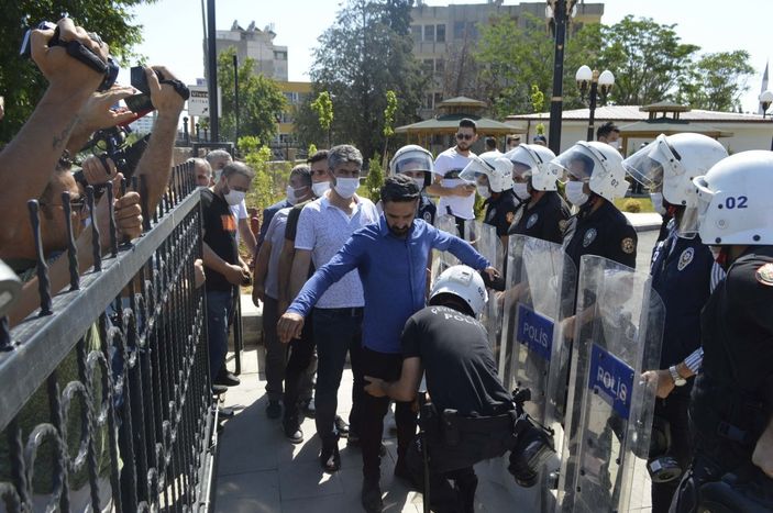 d Adıyaman'da tütüncüler ve polis arasında arbede