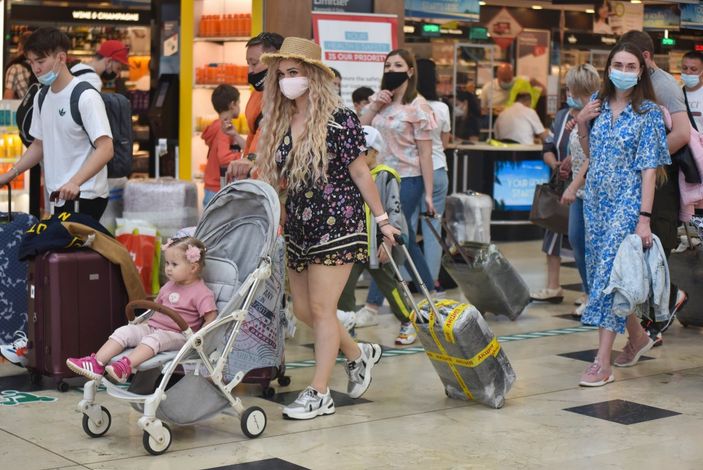 d Antalya, turist akınına uğruyor