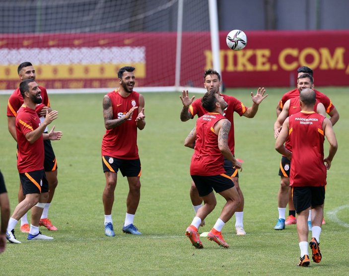 Galatasaray, transferleri 7 Temmuz'a yetiştirmeye çalışıyor
