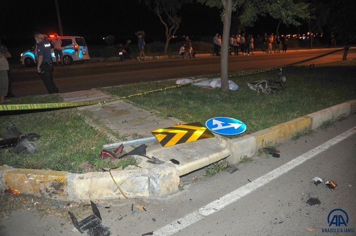 Antalya'da otomobil ile elektrikli bisiklet çarpıştı: 2 ölü