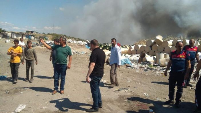 i Çanakkale'de çöplükte çıkan yangına müdahale ediliyor