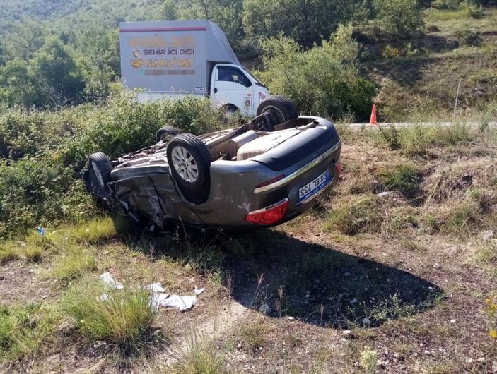 Bursa'da kaza yapan otomobil tarlaya uçtu: 2 yaralı