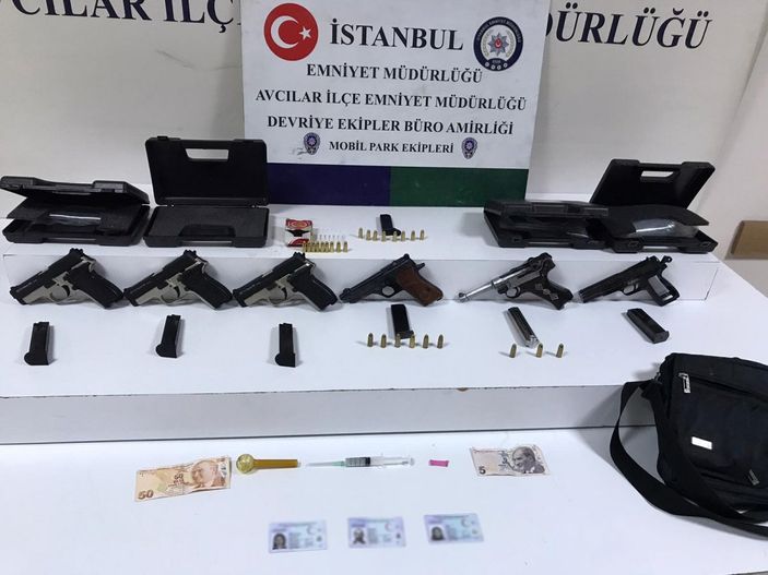 İ Avcılar'da araçtan silahla ateş edince yakalandı