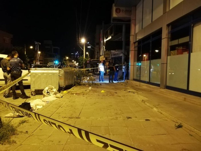 İzmir'de bir kişi göğsünden bıçaklandı