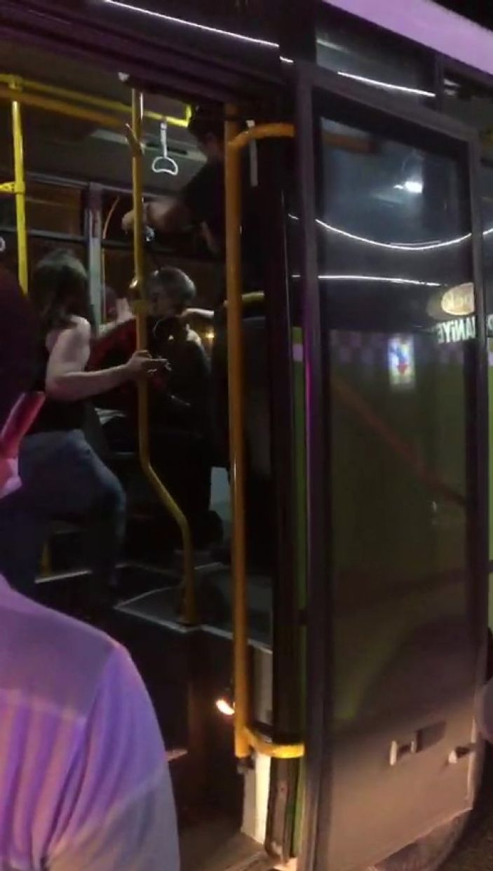 d Kocaeli’de kadınlar, kendilerini taciz eden alkollü şahsı dövdü