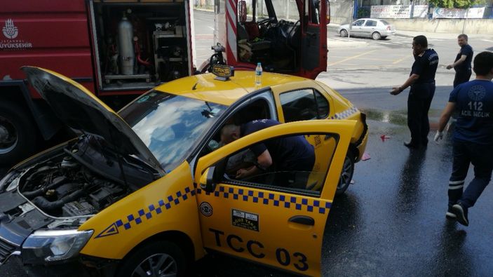 Başakşehir’de yangına giden itfaiye aracı kaza yaptı