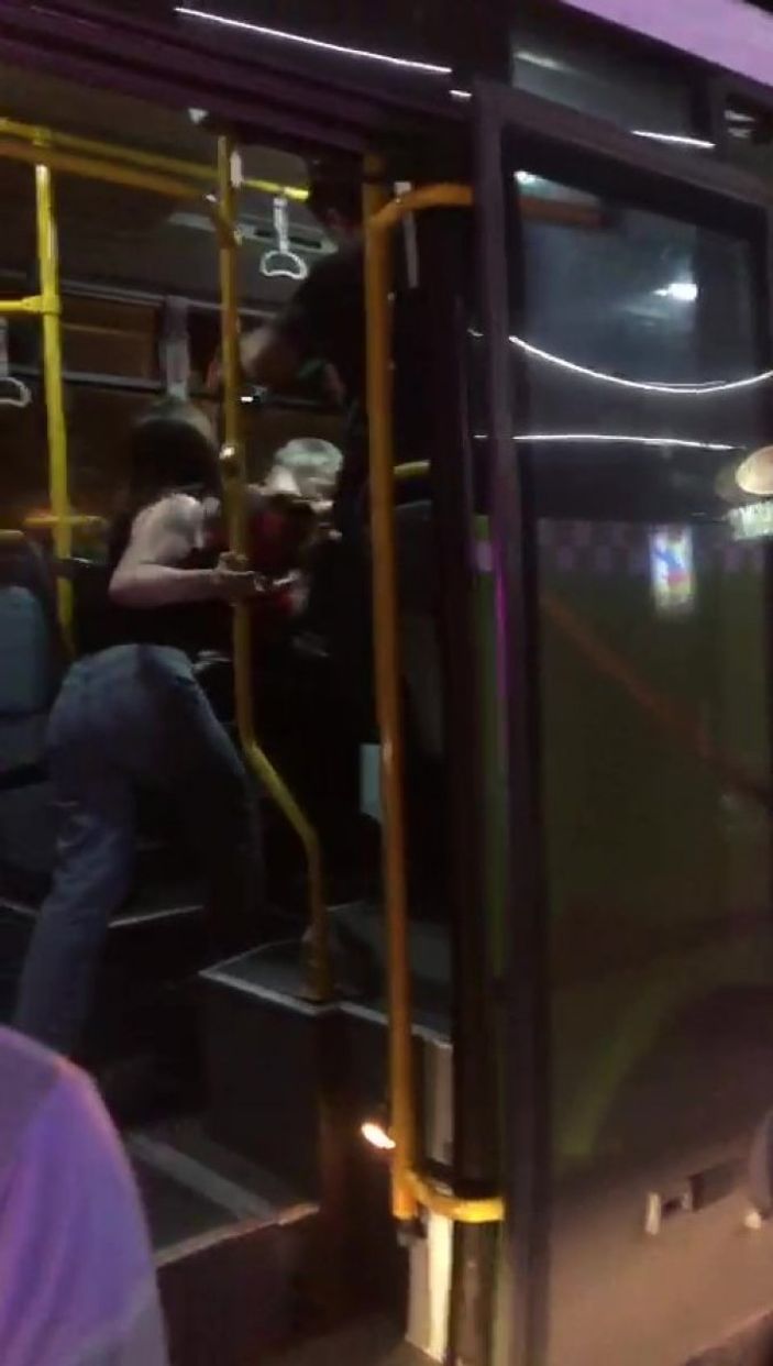 d Kocaeli’de kadınlar, kendilerini taciz eden alkollü şahsı dövdü