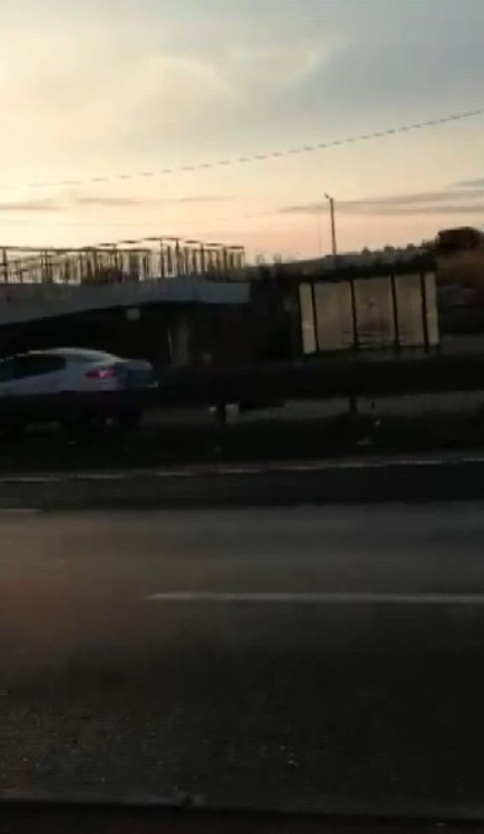 Büyükçekmece’de üst geçidi kullanmayan hemşireye araba çarptı