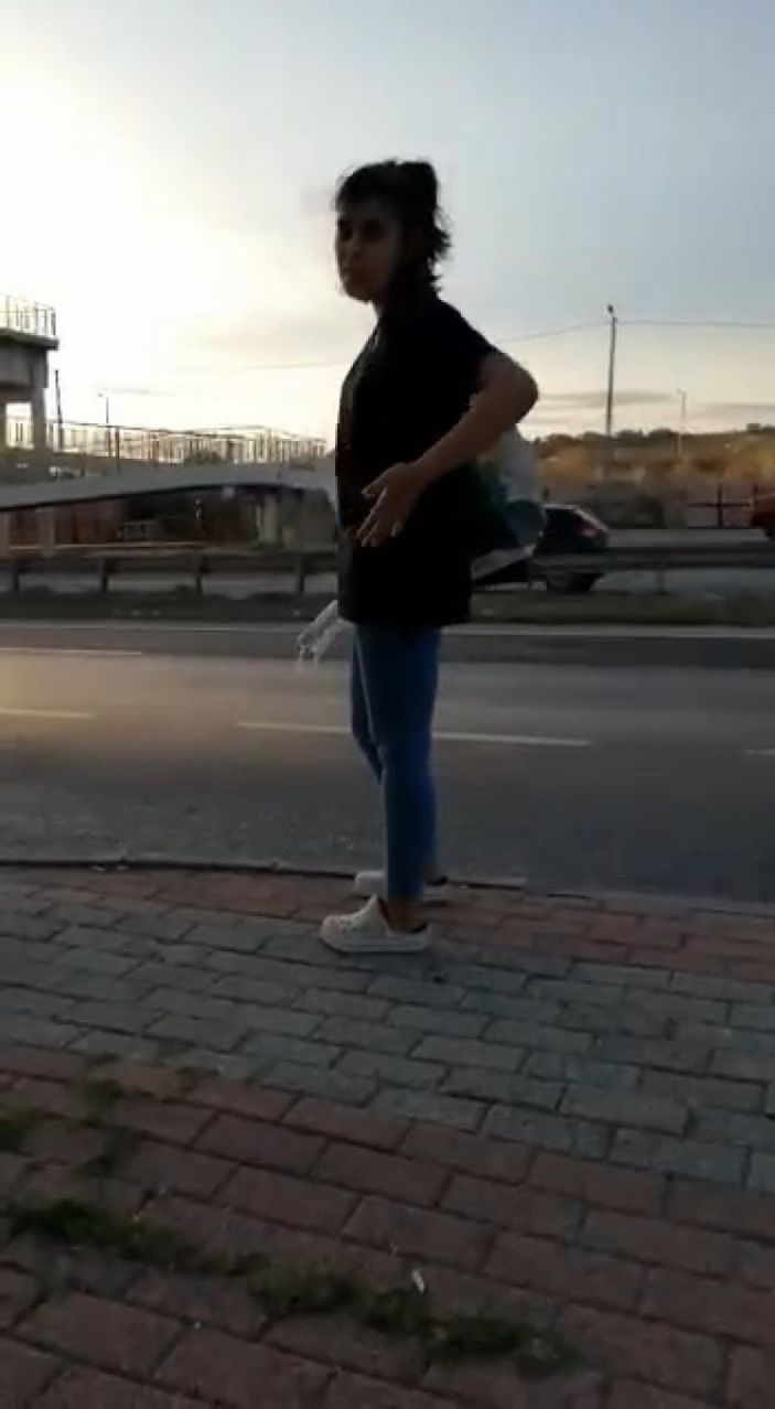 Büyükçekmece’de üst geçidi kullanmayan hemşireye araba çarptı