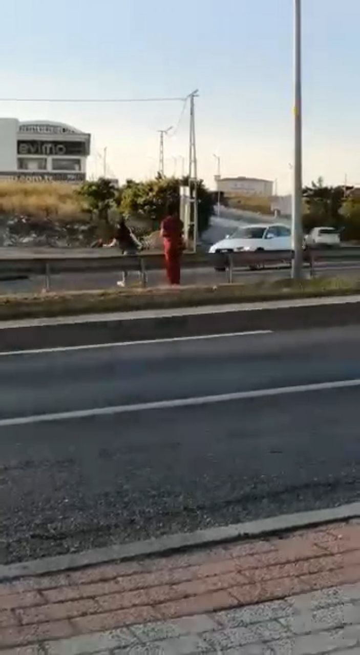 Büyükçekmece’de üst geçidi kullanmayan hemşireye araba çarptı