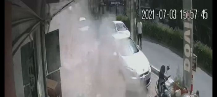 d Güngören’de çatıdan düşen parçalardan son anda kurtuldu