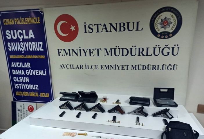 İ Avcılar'da araçtan silahla ateş edince yakalandı