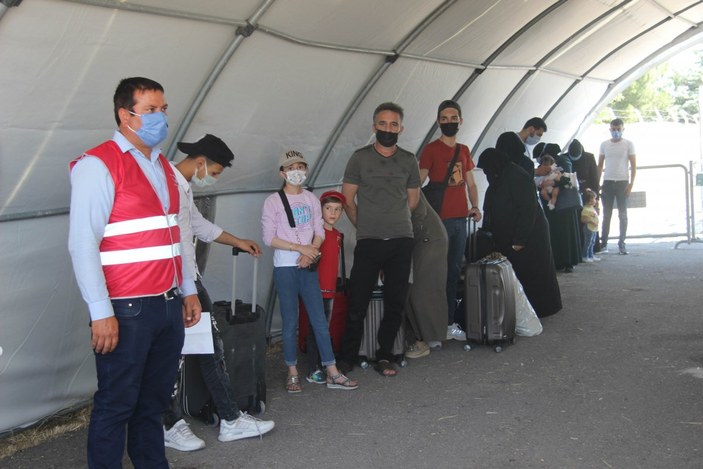 Suriyeliler bayram için Kilis'ten ülkelerine dönüyor
