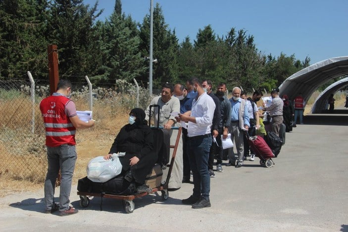 Suriyeliler bayram için Kilis'ten ülkelerine dönüyor