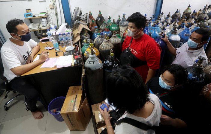 Endonezya’da delta mutasyonu yayıldı, hastanelerde oksijen stokları tükendi