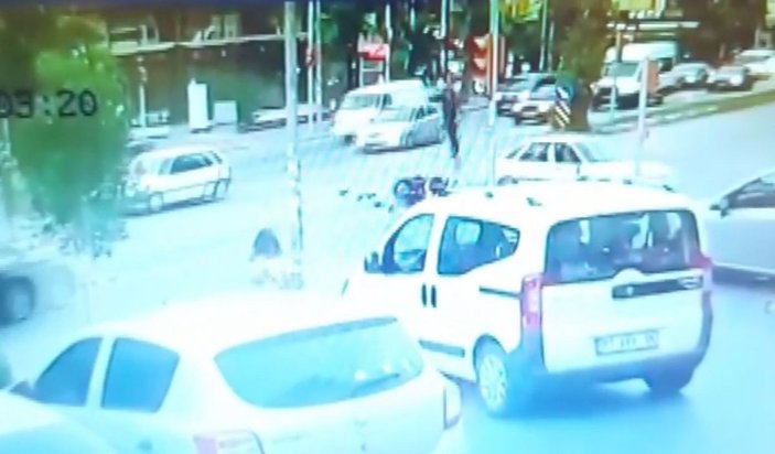 Antalya’da motosiklet sürücüsünün yaşamını yitirdiği kaza anları kamerada