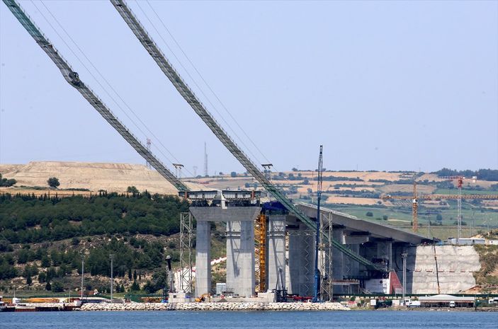 a, 1915 Çanakkale Köprüsü'nün askı halatlarının montajı yapılıyor