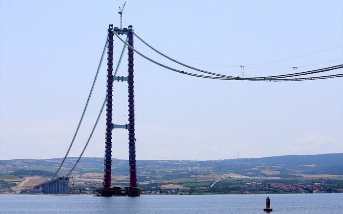 a, 1915 Çanakkale Köprüsü'nün askı halatlarının montajı yapılıyor