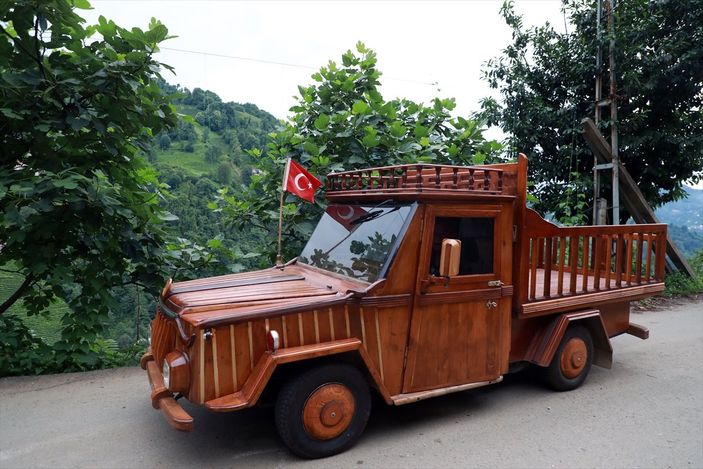 Rize'de 1988 model otomobilini kamyonete çevirdi