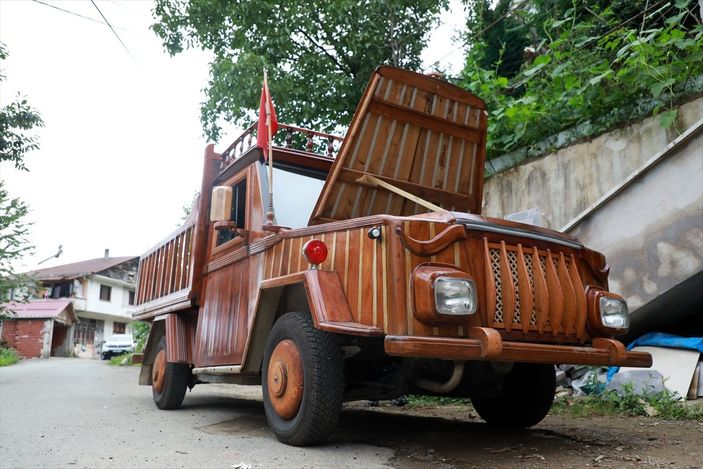 Rize'de 1988 model otomobilini kamyonete çevirdi